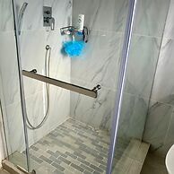 Exquisite 3 bed With Pool and Solar - 2238