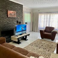 Exquisite 3 bed With Pool and Solar - 2238