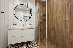 Bright Apartment With Parking by Renters