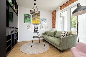 Bright Apartment With Parking by Renters