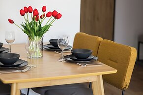 Bright Apartment With Parking by Renters