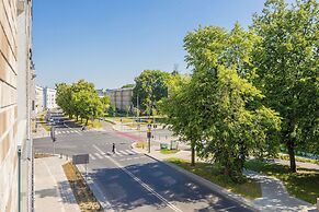 Bright Apartment With Parking by Renters