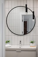 Bright Apartment With Parking by Renters