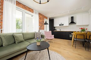 Bright Apartment With Parking by Renters