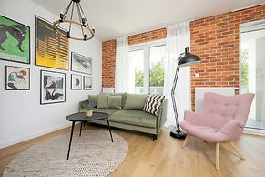 Bright Apartment With Parking by Renters