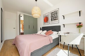 Bright Apartment With Parking by Renters