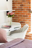 Bright Apartment With Parking by Renters