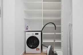 Bright Apartment With Parking by Renters