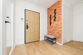 Bright Apartment With Parking by Renters