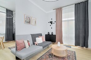 Poznan 3rd Floor Studio for 2 by Renters