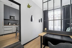 Poznan Apartment With Desk by Renters
