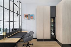 Poznan Apartment With Desk by Renters