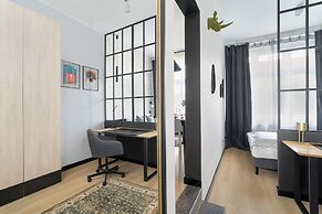 Poznan Apartment With Desk by Renters