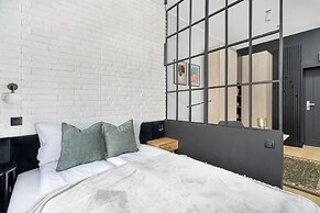 Poznan Apartment With Desk by Renters