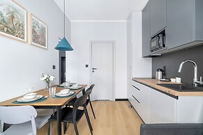 Poznan Apartment With Desk by Renters