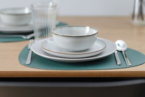 Poznan Apartment With Desk by Renters