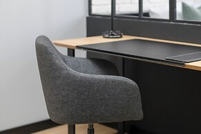 Poznan Apartment With Desk by Renters