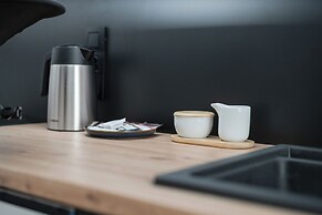 Poznan Apartment With Desk by Renters