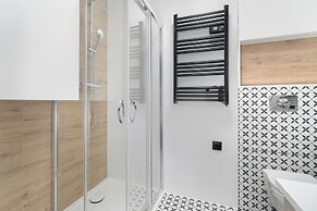 Poznan Apartment With Desk by Renters