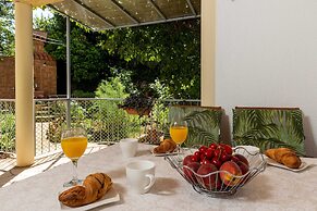 Garden Vista Apartment