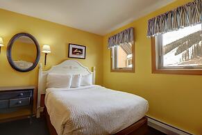 Er9 Elk Run 4 Bd 4.5 Ba 4 Bedroom Townhouse by RedAwning