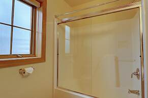 Er9 Elk Run 4 Bd 4.5 Ba 4 Bedroom Townhouse by RedAwning