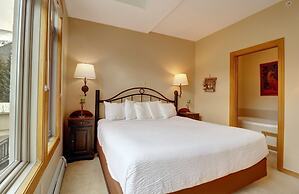 Er9 Elk Run 4 Bd 4.5 Ba 4 Bedroom Townhouse by RedAwning