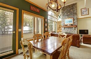 Er9 Elk Run 4 Bd 4.5 Ba 4 Bedroom Townhouse by RedAwning