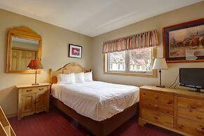 Er9 Elk Run 4 Bd 4.5 Ba 4 Bedroom Townhouse by RedAwning