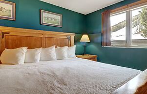 Er9 Elk Run 4 Bd 4.5 Ba 4 Bedroom Townhouse by RedAwning