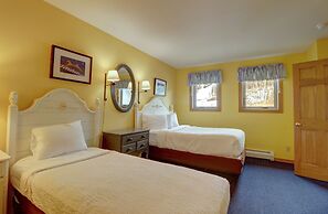 Er9 Elk Run 4 Bd 4.5 Ba 4 Bedroom Townhouse by RedAwning