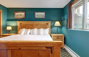 Er9 Elk Run 4 Bd 4.5 Ba 4 Bedroom Townhouse by RedAwning