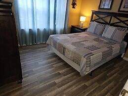 Spacious 7 Br, 4.5 Br Retreat With Pool 7 Bedroom Condo by RedAwning