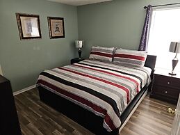 Spacious 7 Br, 4.5 Br Retreat With Pool 7 Bedroom Condo by RedAwning