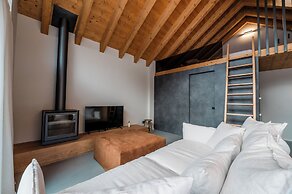 DALANIA MOUNTAIN APARTMENTS