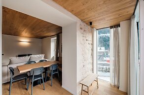 DALANIA MOUNTAIN APARTMENTS