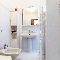 Pisani 4 in Monza With 1 Bathrooms