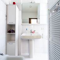 Pisani 4 in Monza With 1 Bathrooms