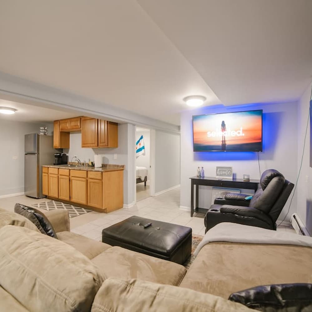 Midway Airport 2 Bedroom With Full Kitchen