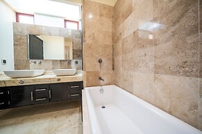 Surf 301 - Luxury Oceanview Beachfront