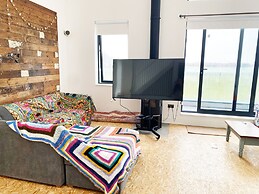 Luxurious Designer Penthouse - Grand Bay Views