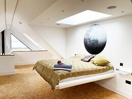 Luxurious Designer Penthouse - Grand Bay Views