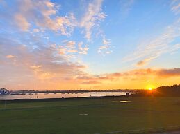 Luxurious Designer Penthouse - Grand Bay Views