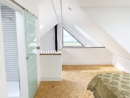 Luxurious Designer Penthouse - Grand Bay Views