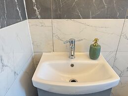 Sheffield - House - Sleeps 5 - Parking - Garden