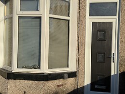 Sheffield - House - Sleeps 5 - Parking - Garden