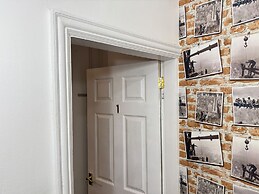 Sheffield - House - Sleeps 5 - Parking - Garden