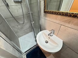 Sheffield - House - Sleeps 5 - Parking - Garden