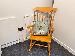 Sheffield - House - Sleeps 5 - Parking - Garden
