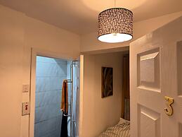 Sheffield - House - Sleeps 5 - Parking - Garden